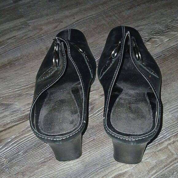 Maripe black buckle cinches mules Sz 8.5 EUC - Picture 4 of 6